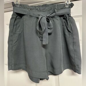 Thread & Supply shorts 
Size:L 
Color: Gray